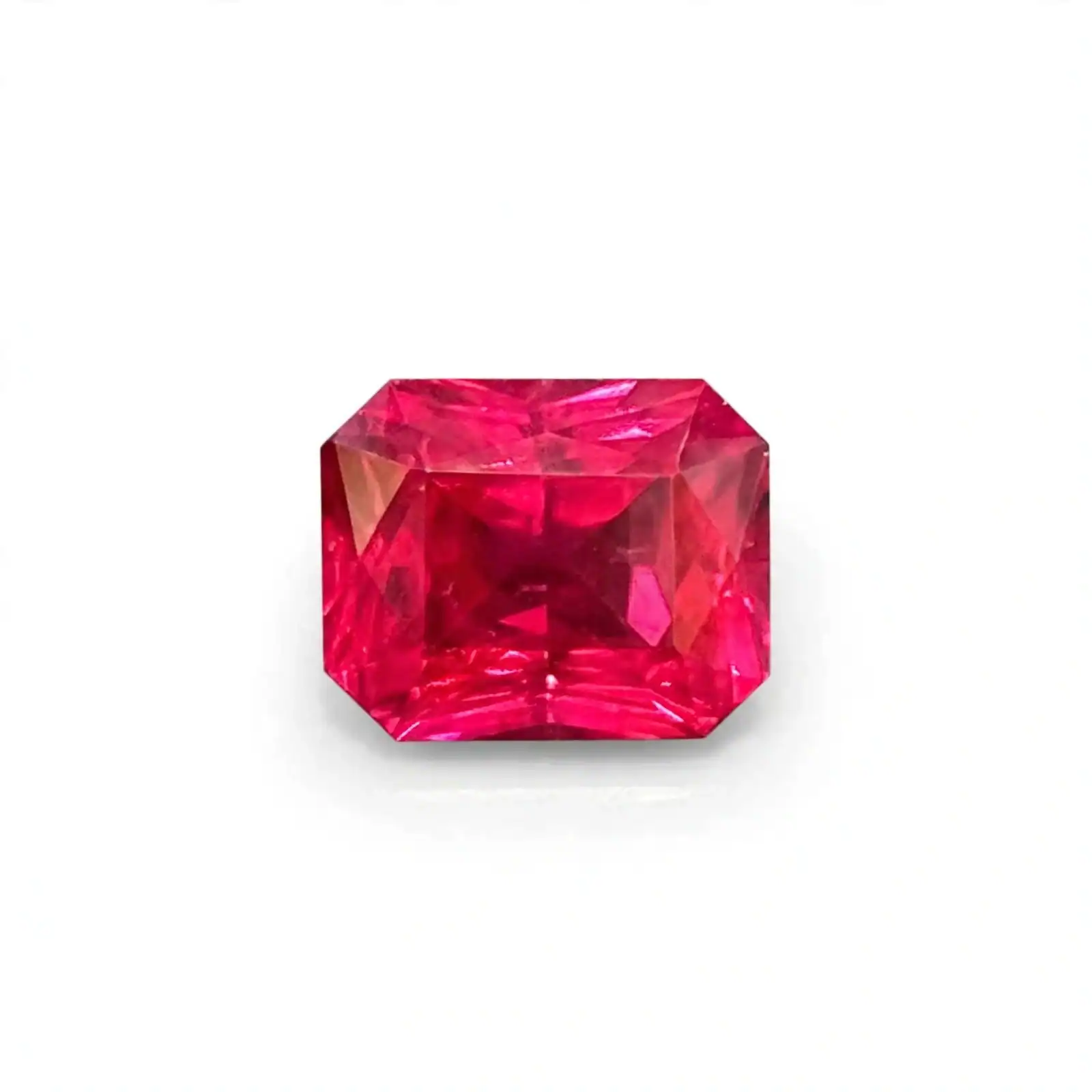 红宝石白底图 7ct Vivid Red Emerald Cut Lab-Grown Ruby