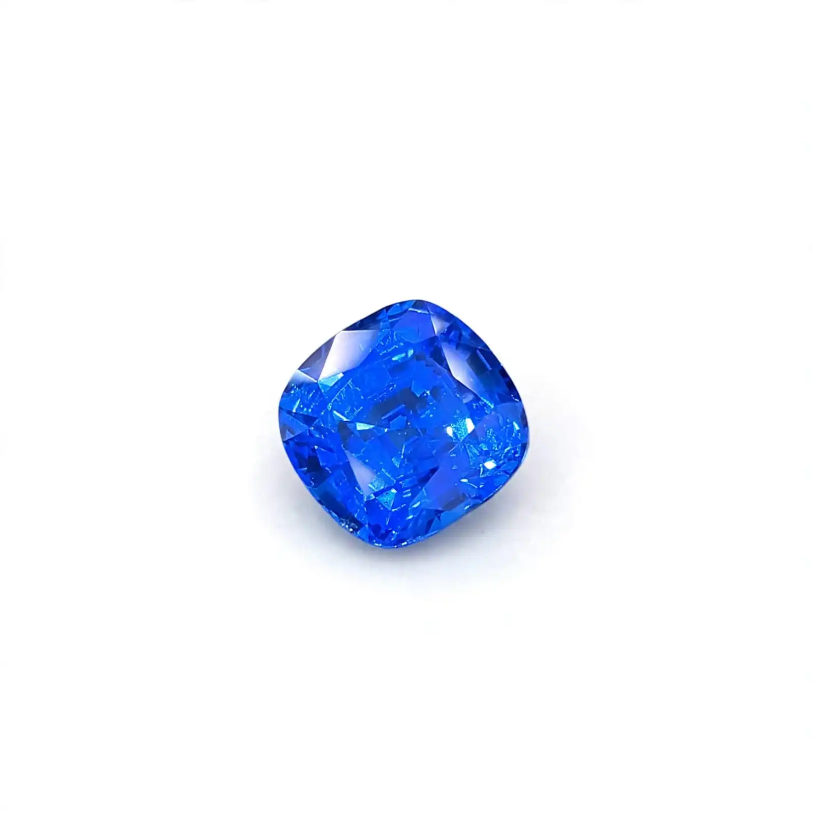 钴尖晶石白底图 4.512ct Vivid Cobalt Blue Cushion Cut Lab-Grown Spinel